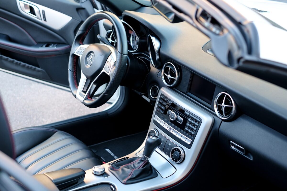How to Choose the Right Tire Dressing for a Lasting Shine and Unmatched Elegance